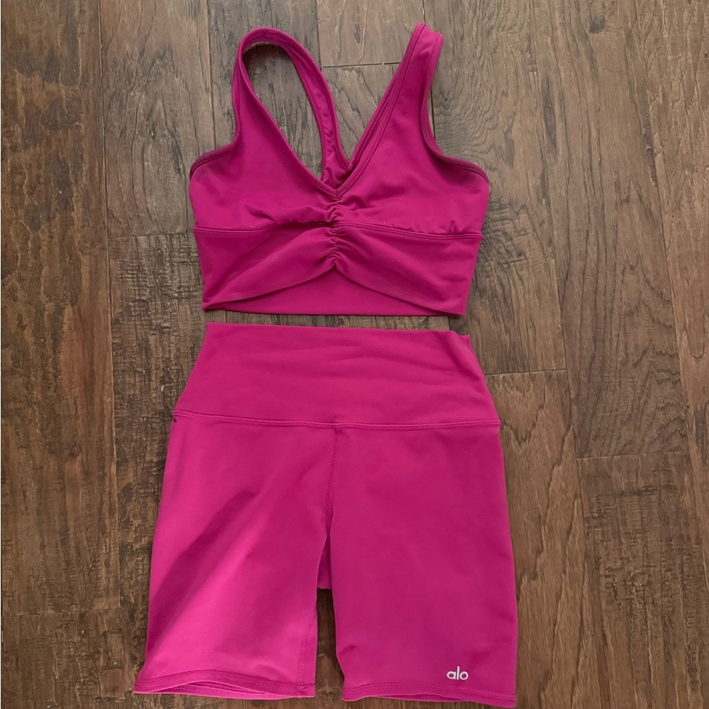 ALO Yoga Fuchsia Activewear Set